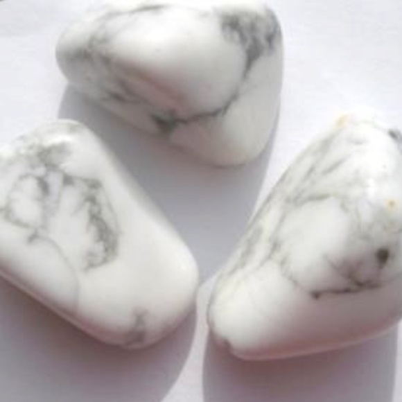 natural Howlite Chip twist-close necklace- 2 - Picture 2 of 8